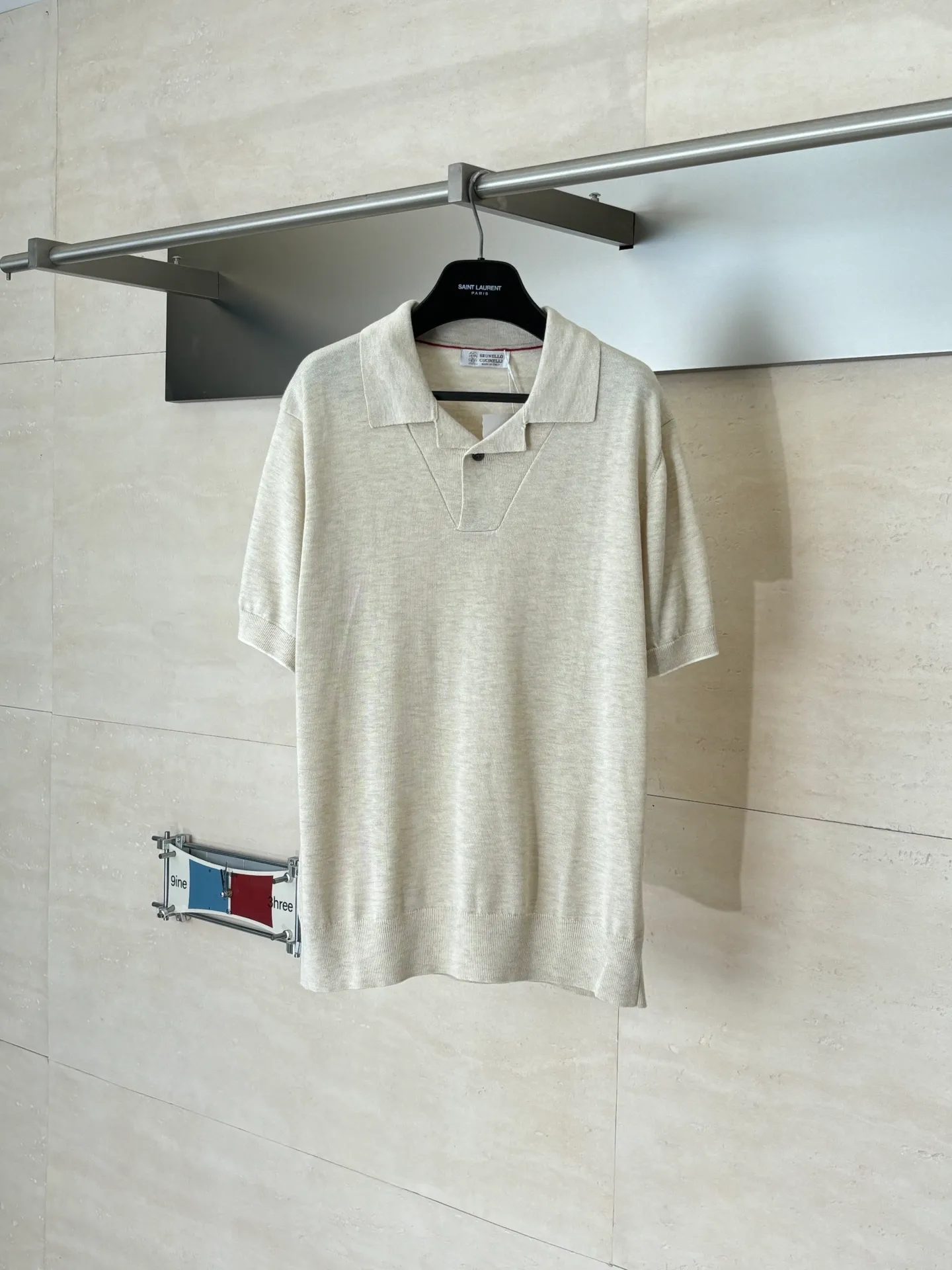 Brunello Cucinell BC old money style solid color knitted short-sleeved T-shirt. Customized high-count imported cotton knitted fabric, red and green contrasting webbing on the inside of the collar, single button, all restored to the original craftsmanship, neatly routed, no excess threads. Size：S/M/L/XL